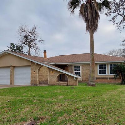 125 Tulip Trl, Lake Jackson, TX 77566