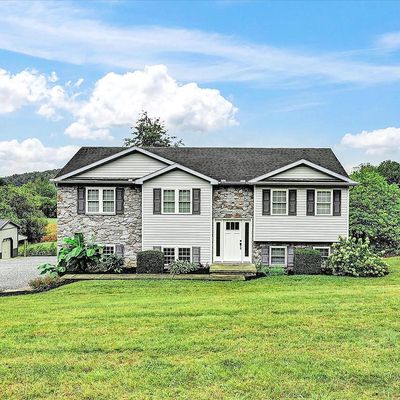 128 Deck Rd, Womelsdorf, PA 19567