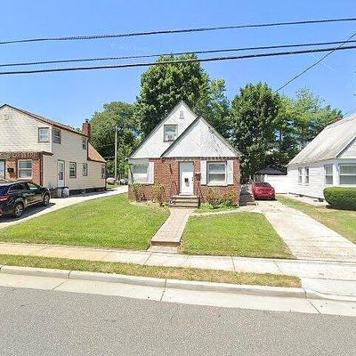 129 Wellington St, Hempstead, NY 11550