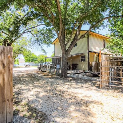 1124 E Kingsbury St, Seguin, TX 78155