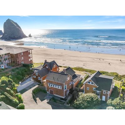 1388 Pacific Ave, Cannon Beach, OR 97110