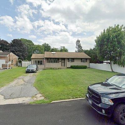 14 Mckinley St, Islip Terrace, NY 11752