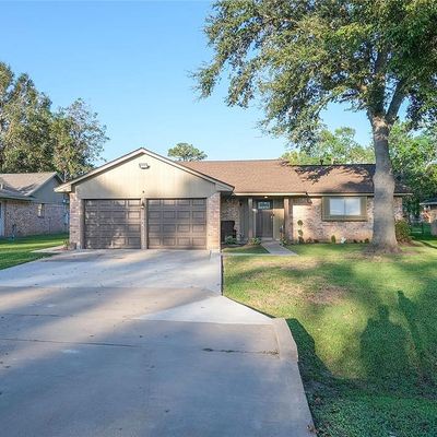 1403 Rev Swinney St, West Columbia, TX 77486