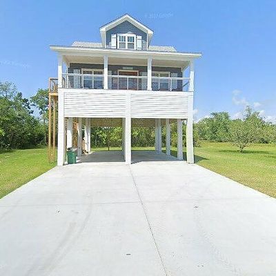 141 Fox Dr, Bay Saint Louis, MS 39520