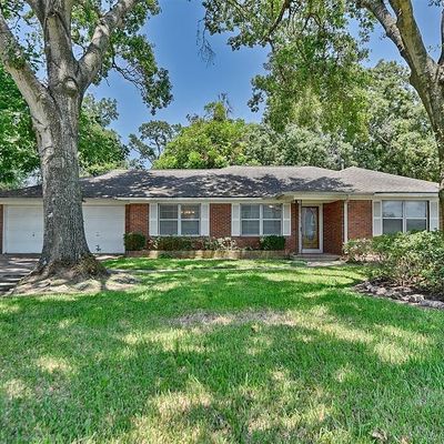 1452 S Circle Drive, Sealy, TX 77474