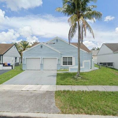 1467 Sw 85 Th Ter, Pembroke Pines, FL 33025