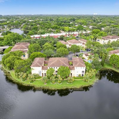 150 Jacaranda Country Club Dr, Plantation, FL 33324