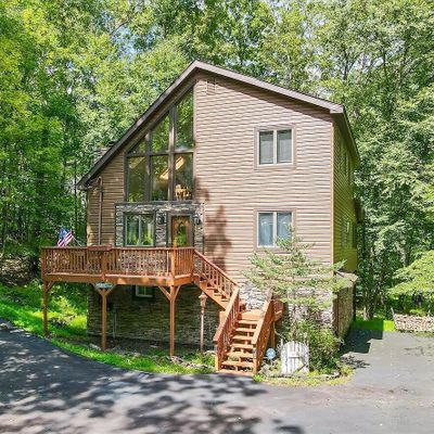 131 Lower Independence Dr, Lackawaxen, PA 18435