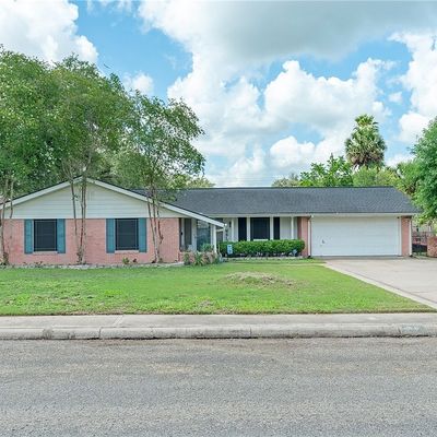 1316 Washington Dr, Alice, TX 78332