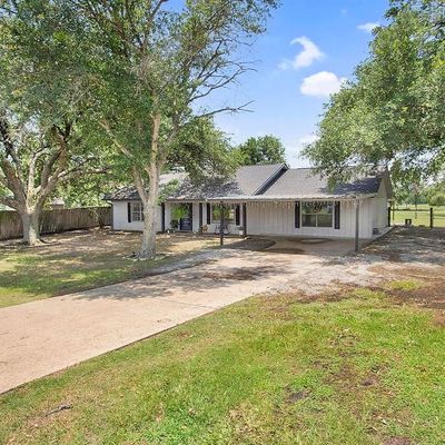 1319 N Tammye Ln, Madisonville, TX 77864