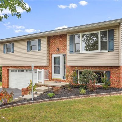 1657 W Strohm Drive, Chambersburg, PA 17201