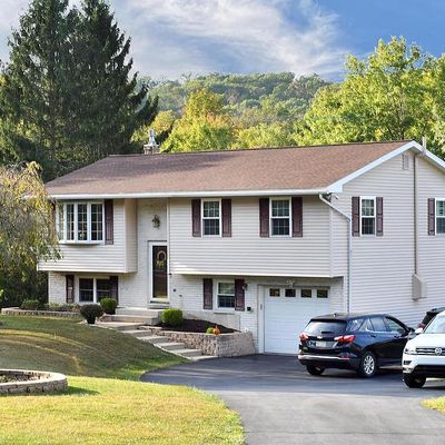 1727 Sweet Arrow Lake Rd, Pottsville, PA 17901