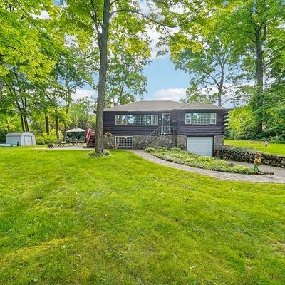 18 Bearfort Ter, Ringwood, NJ 07456