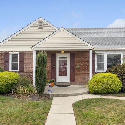 18 N Manor Rd, Broomall, PA 19008