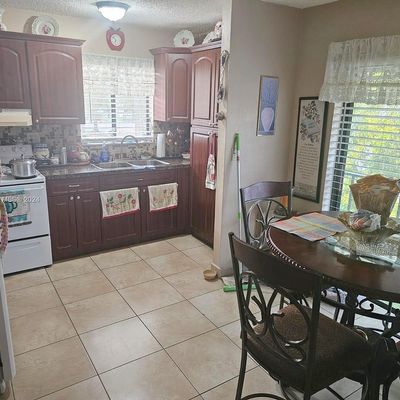 1521 W 42nd Pl, Hialeah, FL 33012