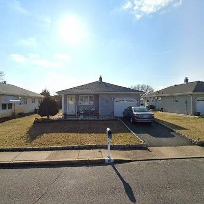 16 Saint Kitts Dr, Toms River, NJ 08757