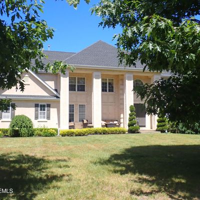 2 Stonehenge Ct, Jackson, NJ 08527