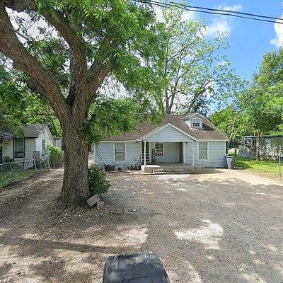 2006 Grace St, Bay City, TX 77414