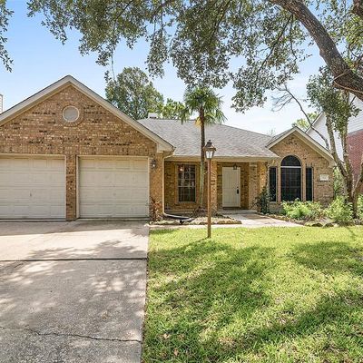 204 Harwood Dr, League City, TX 77573