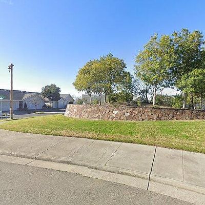 2051 Stonefield Ln, Santa Rosa, CA 95403