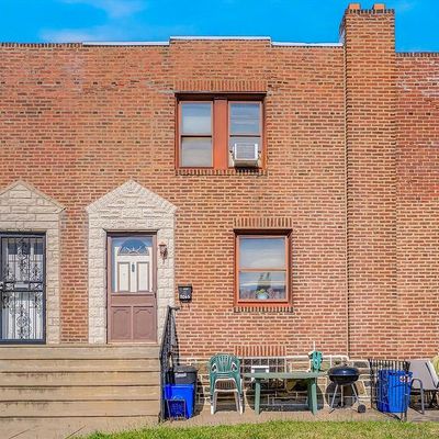 2065 Larue St, Philadelphia, PA 19124