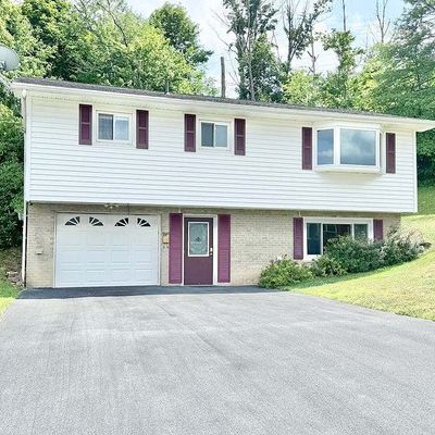 207 E Lee Avenue, Altoona, PA 16601