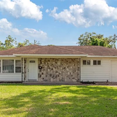 208 Poinsettia Street, Lake Jackson, TX 77566