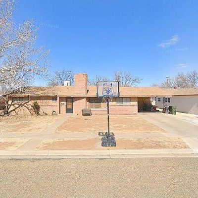 208 W Christopher Dr, Clovis, NM 88101