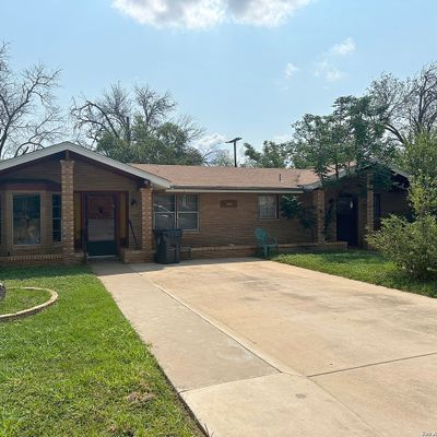 209 S 20 Th St, Carrizo Springs, TX 78834