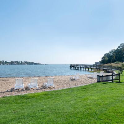 21 Harbour Village, Branford, CT 06405