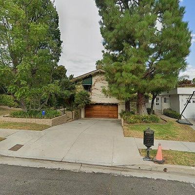 18207 Lake Encino Dr, Encino, CA 91316