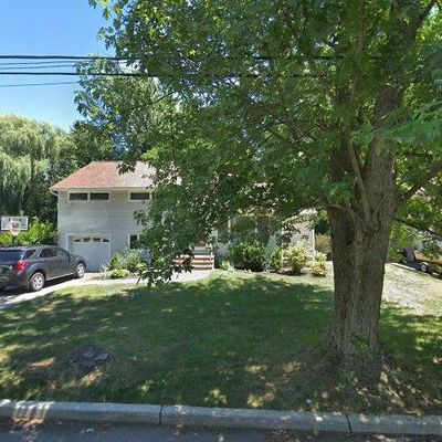 19 Devine Dr, Mahwah, NJ 07430