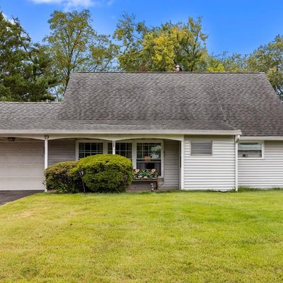 19 Heartwood Rd, Levittown, PA 19056