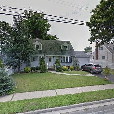 194 N Wisconsin Ave, Massapequa, NY 11758