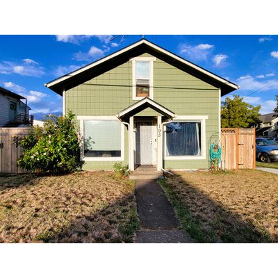 195 N 2nd St, Harrisburg, OR 97446