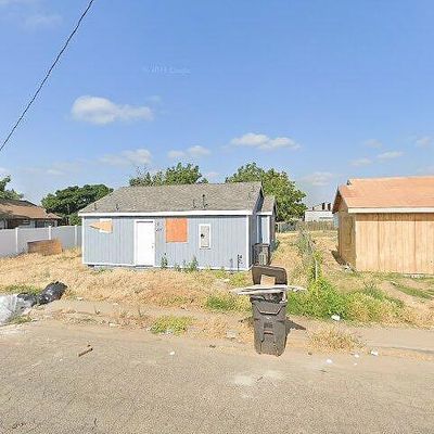 227 S Magnolia Ave, Farmersville, CA 93223