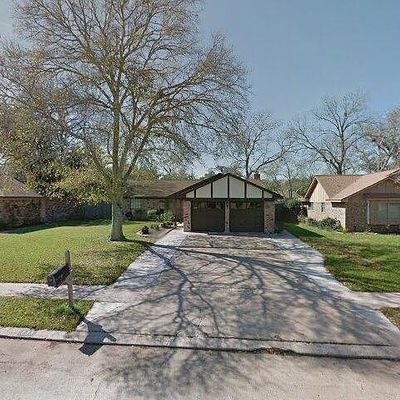 233 Petunia St, Lake Jackson, TX 77566