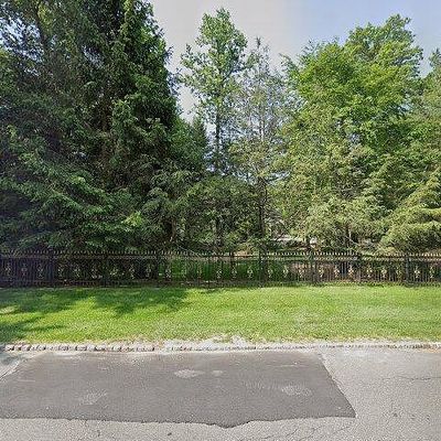 24 E Greenbrook Rd, Caldwell, NJ 07006