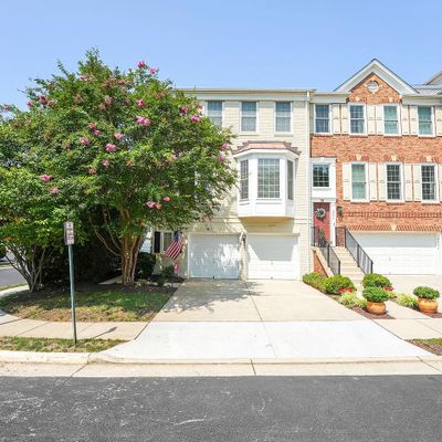 2408 Huntington Park Dr, Alexandria, VA 22303