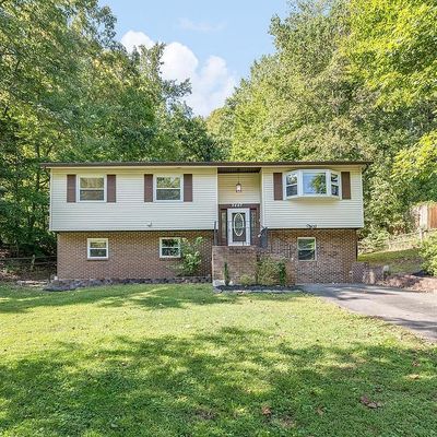 2447 Harpoon Dr, Stafford, VA 22554