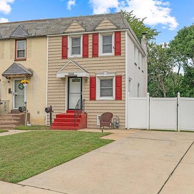 246 Crum Creek Dr, Woodlyn, PA 19094