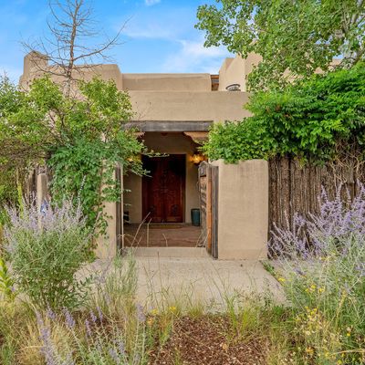 250 Vuelta Roble, Santa Fe, NM 87501