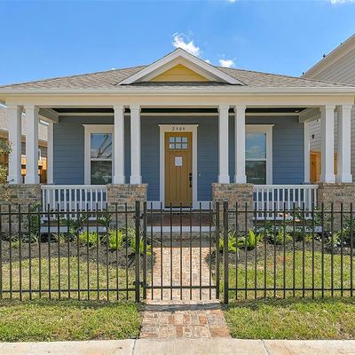 2509 S Houston Avenue, Pearland, TX 77581