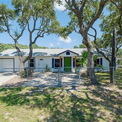 220 E Laurel St, Rockport, TX 78382