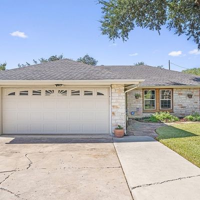 2201 Carolyn Dr, Taylor, TX 76574