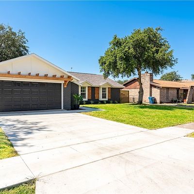 2204 Live Oak Dr, Portland, TX 78374