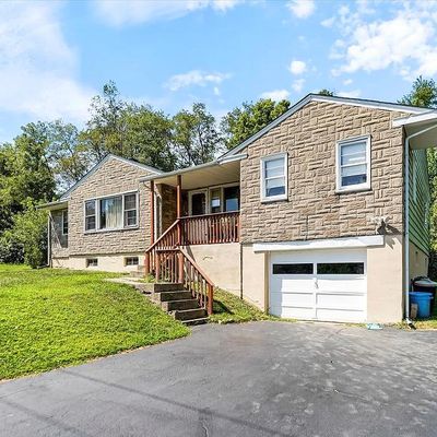 221 Crozerville Rd, Aston, PA 19014