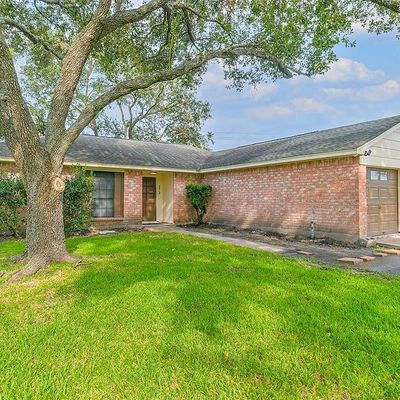 2819 Plymouth Colony Dr, Webster, TX 77598