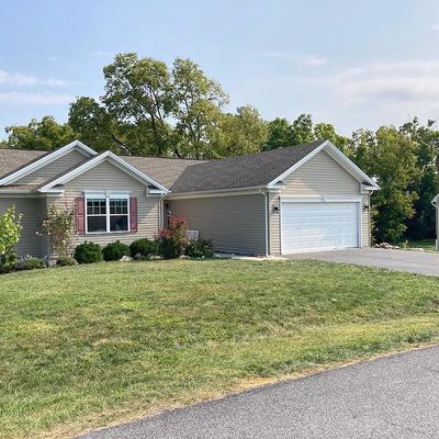 286 Creekwood Dr, Greencastle, PA 17225