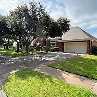 2890 Smokey Lake Ln, Dickinson, TX 77539